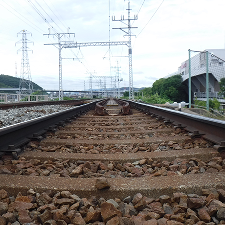 震源地に近い箇所では、線路の沈下やゆがみといった被害が発生しました。