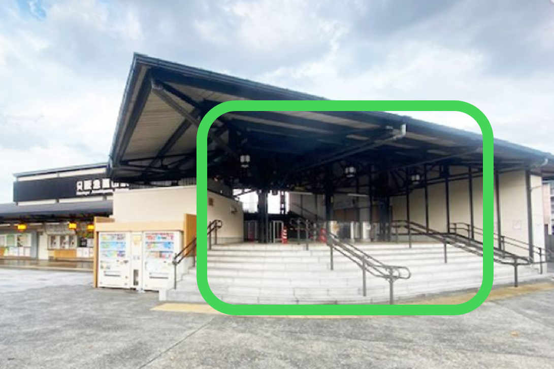 臨時改札口の写真です。